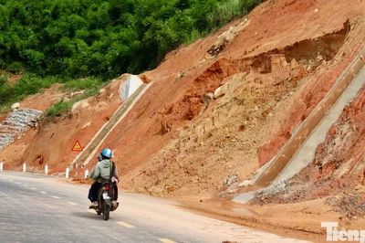 Đường xuyên núi Đà Lạt - Buôn Ma Thuột vừa thông xe đã sạt lở: Kiến trúc sư chỉ ra điểm yếu