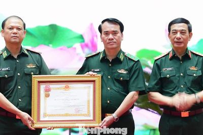 Những 'viên gạch hồng' đắp bồi thế trận lòng dân vững chắc