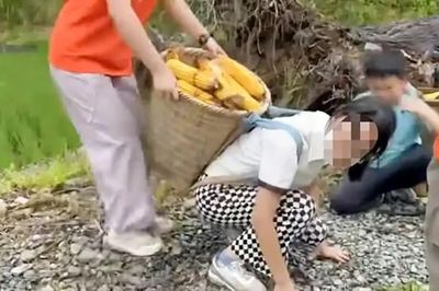 Chi tiền cho con 'nếm trải' gian khổ
