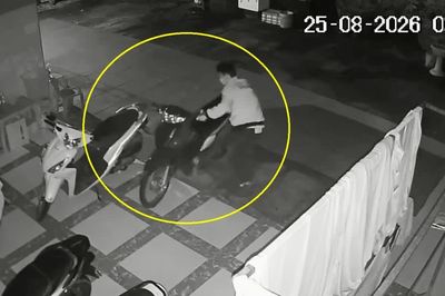Clip: Kẻ gian giả vờ thuê phòng để trộm xe máy tại nhà nghỉ