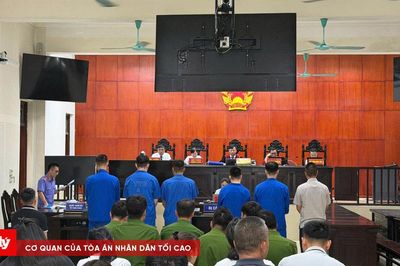 Xét xử nhóm công nhân tuồn bạc dạng keo tiền tỷ khỏi nhà máy
