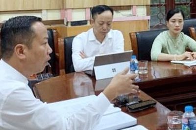 Sau phân cấp, ai có quyền ký quyết định nâng bậc lương công chức, viên chức?