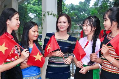 'Đi học có lương': Điểm tựa nâng chất lượng giáo dục các dân tộc rất ít người