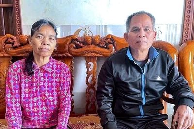 Tin lời dụ dỗ sang Thái Lan đổi đời, vợ chồng già phải nhặt rác mưu sinh