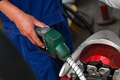 Giá xăng dầu hôm nay 25/8: Thế giới hạ nhiệt, trong nước chờ điều chỉnh
