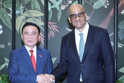 Thường trực Ban Bí thư gặp Tổng thống và Thủ tướng Singapore