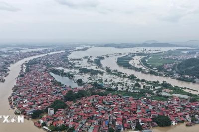 Nước sông Cầu dâng cao, gây ngập hàng trăm nhà dân tại phường Vân Hà và Kinh Bắc