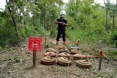 Campuchia nhận UAV thông minh rà phá bom mìn