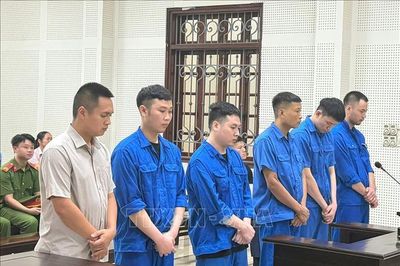 Xử phạt 79 năm tù với 6 bị cáo tham ô, tiêu thụ tài sản do phạm tội mà có