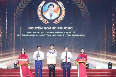 Tuyên dương học sinh đạt giải quốc tế, quốc gia