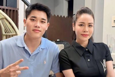 Ca sĩ Nhật Kim Anh chung khung hình với cầu thủ Đình Bắc gây sốt MXH