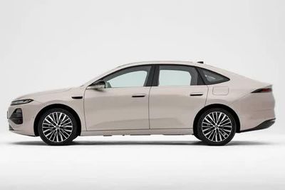 Xe sedan hạng D tiêu thụ 2,82 lít xăng/100 km, giá gần 500 triệu đồng