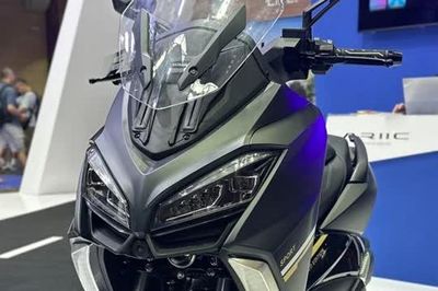 Xe tay ga 250cc, phanh ABS 2 kênh, TCS, giá gần 89 triệu đồng