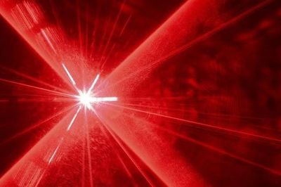 Quân đội Nga công bố video về súng laser cầm tay, xử lý mìn từ khoảng cách 100 m