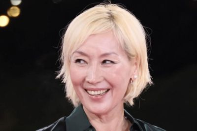 Lee Hye Young ở tuổi 55 chăm sóc bản thân thế nào sau biến cố sức khỏe?