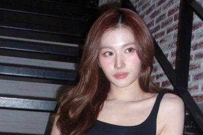 Sana (TWICE) khoe vẻ đẹp quyến rũ, xương quai xanh nổi bần bật