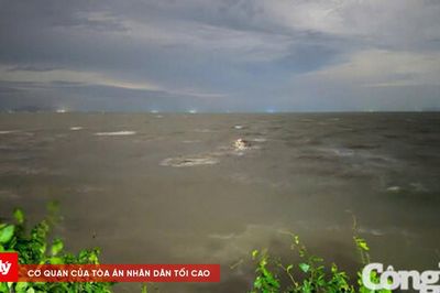 Đưa 4 thuyền viên gặp nạn trên biển Kiên Hải vào bờ an toàn