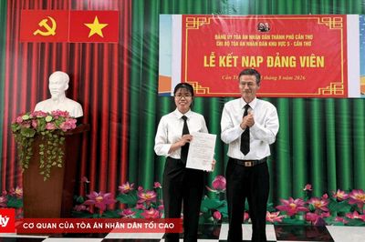 Chi bộ TAND khu vực 5 - Cần Thơ kết nạp đảng viên mới