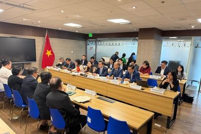Đoàn công tác liên ngành Việt Nam làm việc tại Philippines về thương mại gạo