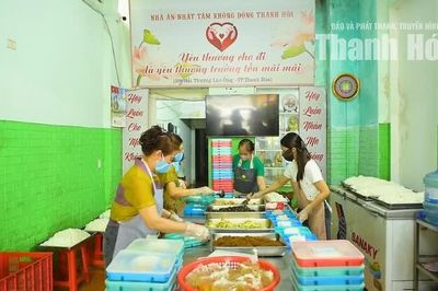 Giữ lửa yêu thương giữa “phố bệnh viện”