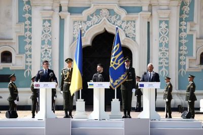 Anh và Pháp cam kết tăng cường hỗ trợ Ukraine nhân Ngày Độc lập