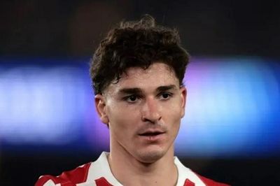 Arsenal sẵn sàng chi 150 triệu euro nổ bom tấn Julian Alvarez khi Atletico cấm cửa Barca