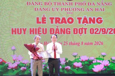 Phường An Hải và Sơn Trà trao Huy hiệu Đảng đợt 2/9 cho 532 đảng viên