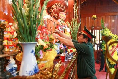 Đoàn công tác Quân ủy Trung ương, Bộ Quốc phòng dâng hương tưởng niệm Đại tướng Võ Nguyên Giáp