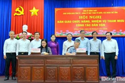 Đồng Tháp: Bàn giao chức năng, nhiệm vụ tham mưu công tác dân vận về Đảng ủy Mặt trận Tổ quốc, các đoàn thể tỉnh