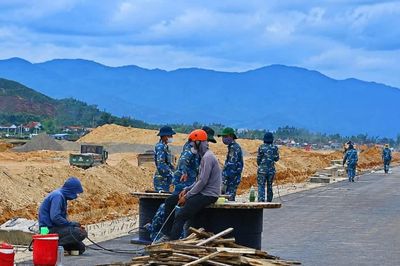Đường cất hạ cánh số 2 Cảng hàng không Phù Cát: Chạy nước rút trước giờ bay hiệu chuẩn