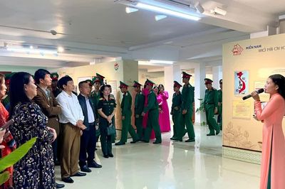 Gia Lai khai mạc triển lãm “Miền Nam nhớ mãi ơn Người”