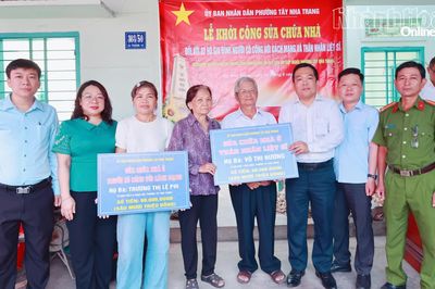 Phường Tây Nha Trang khởi công sửa chữa nhà cho 2 gia đình người có công với cách mạng