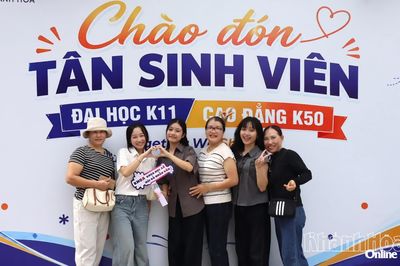 Rộn ràng ngày hội đón tân sinh viên