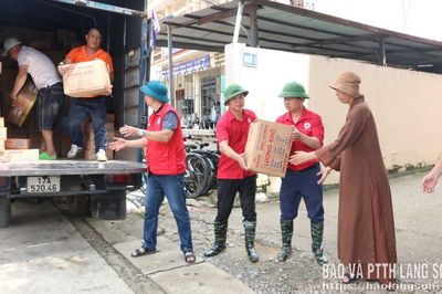 Trao hỗ trợ người dân xã Thất Khê bị ảnh hưởng do bão số 4