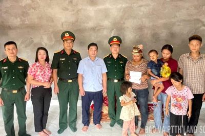Thăm hỏi, động viên gia đình có người tử vong do bão số 4