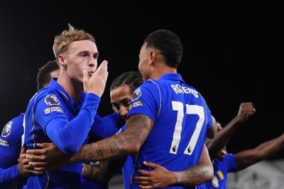 Cole Palmer tỏa sáng rực rỡ giúp Chelsea đánh bại Fulham 3-2 ở vòng mở màn Ngoại hạng Anh