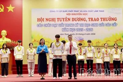 Trao thưởng hơn 90 triệu đồng cho 247 học sinh giỏi các cấp
