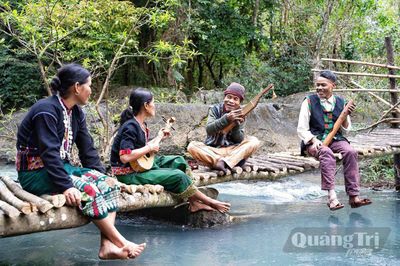 Những 'cây đại thụ' văn hóa bên dòng Sê Băng Hiêng