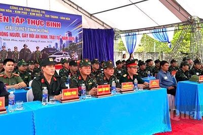 Diễn tập thực binh giải quyết tình huống 'Chống tụ tập đông người, gây rối an ninh, trật tự'