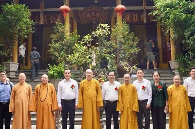 Bộ trưởng Bộ Dân tộc và Tôn giáo chúc mừng Đại lễ Vu lan tại Trụ sở Trung ương GHPGVN (chùa Quán Sứ, Hà Nội)
