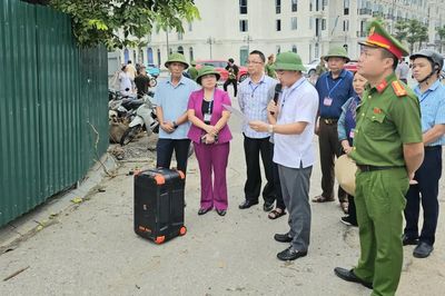 Hà Nội: Phường Phú Thượng cưỡng chế 74 trường hợp vi phạm đất đai