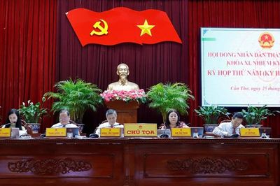 Cần Thơ hỗ trợ hơn 213 triệu đồng cho Bí thư Chi bộ có 43,5 năm công tác
