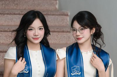 Hành trình đặc biệt của chị em sinh đôi cùng tốt nghiệp xuất sắc ngành Sư phạm tiếng Anh