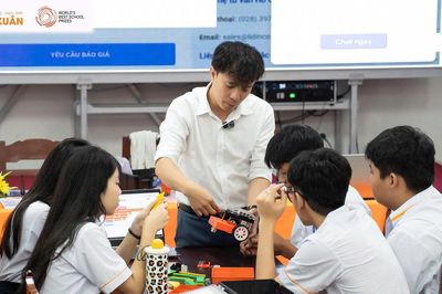 Khi công nghệ bước ra khỏi trang sách – Đưa STEM vào tiết học tại Phú Xuân