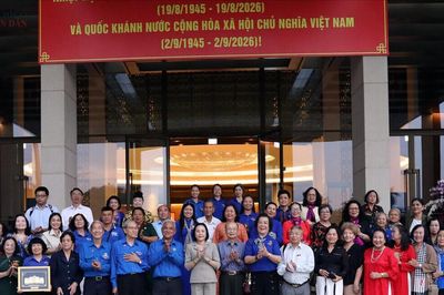 Phó Chủ tịch Quốc hội Nguyễn Thị Thanh tiếp Đoàn đại biểu Ban Liên lạc Cựu cán bộ Đoàn Thanh niên Việt Nam phía Nam và Ban Liên lạc Khu Đoàn Tây Nam Bộ