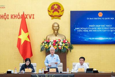 Phó Chủ tịch Thường trực Quốc hội Đỗ Văn Chiến chủ trì Phiên họp thứ Nhất, Ban Chỉ đạo của Quốc hội về phát triển khoa học, công nghệ, đổi mới sáng tạo và chuyển đổi số