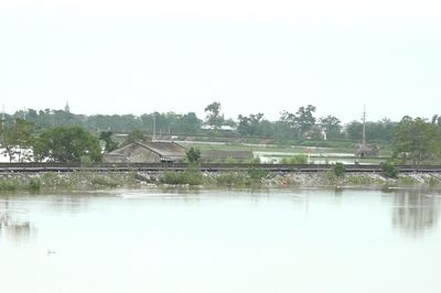 Khẩn trương ứng phó lũ trên sông Bùi, sông Tích