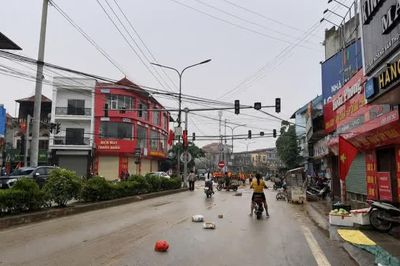 Quốc lộ 4A qua xã Thất Khê (Lạng Sơn) thông tuyến, các phương tiện đến Cao Bằng lưu thông trở lại
