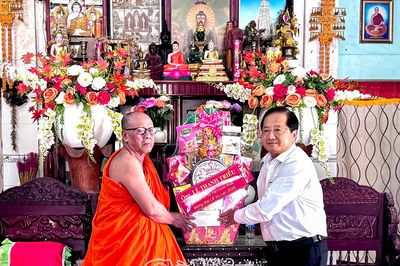 Thăm, chúc mừng chức sắc Phật giáo nhân mùa Vu Lan và Lễ nhập hạ