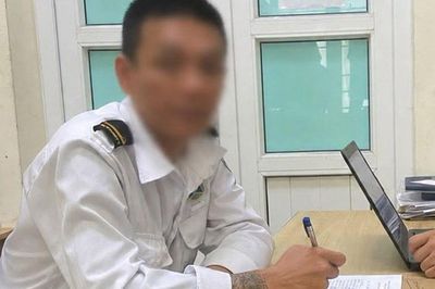 Thông tin mới nhất vụ bảo vệ liên tục đá vào đầu tài xế xe ôm công nghệ trước cổng khu đô thị ở Hà Nội